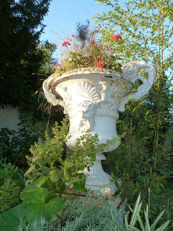 Le Vieux Vauvert Bed and Breakfast Rochecorbon Exteriör bild