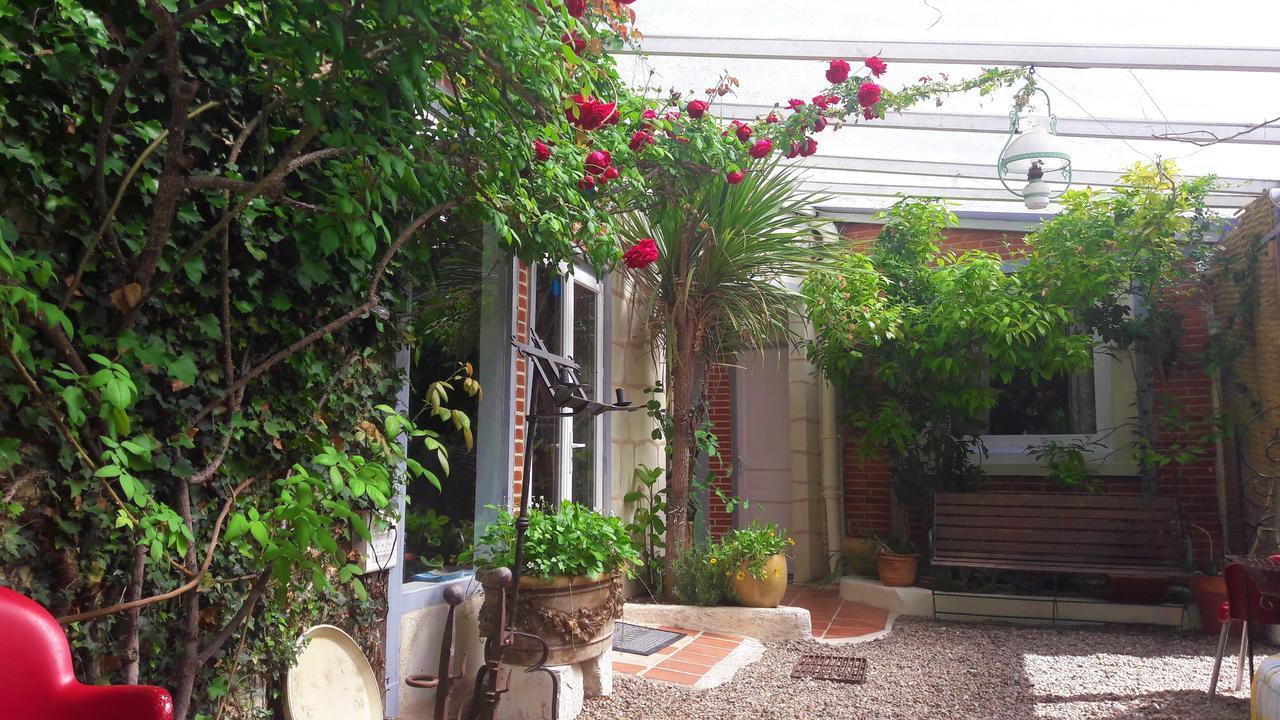 Le Vieux Vauvert Bed and Breakfast Rochecorbon Exteriör bild